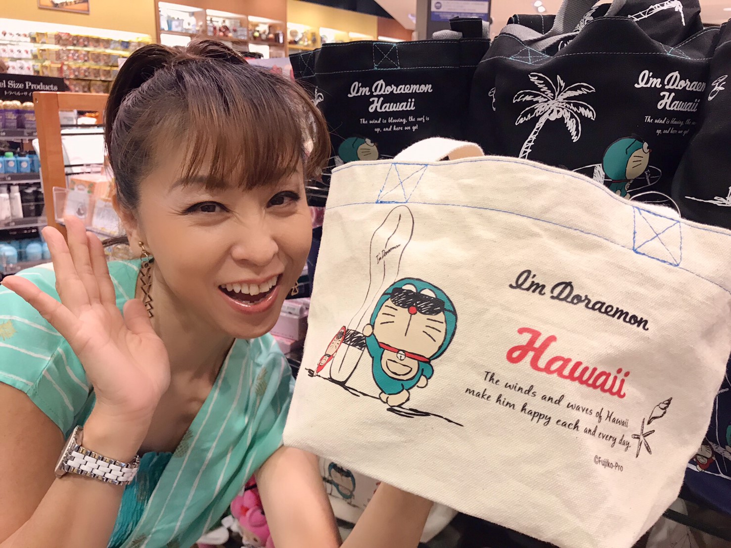 YouTube】お土産にぴったり！ハワイのABCストアで買うハワイ限定「日焼けドラえもん」 | ALOHA GIRL