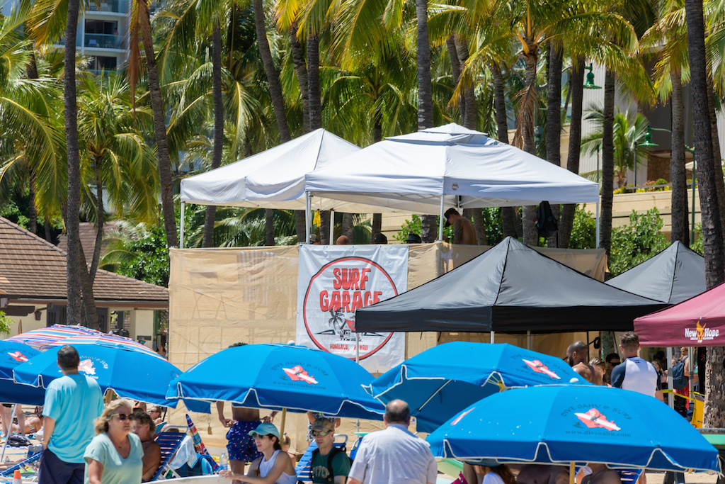 ハワイ、ロコサーファーたちの憧れサンダルブランド「ポピッツ」がサーフィンイベントに！ | ALOHA GIRL