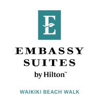 エンバシー・スイーツ・バイ・ヒルトン・ワイキキ・ビーチ・ウォーク・ホテル - 宿泊者限定!ワイキキ青空の下でプールサイド無料朝ヨガ。