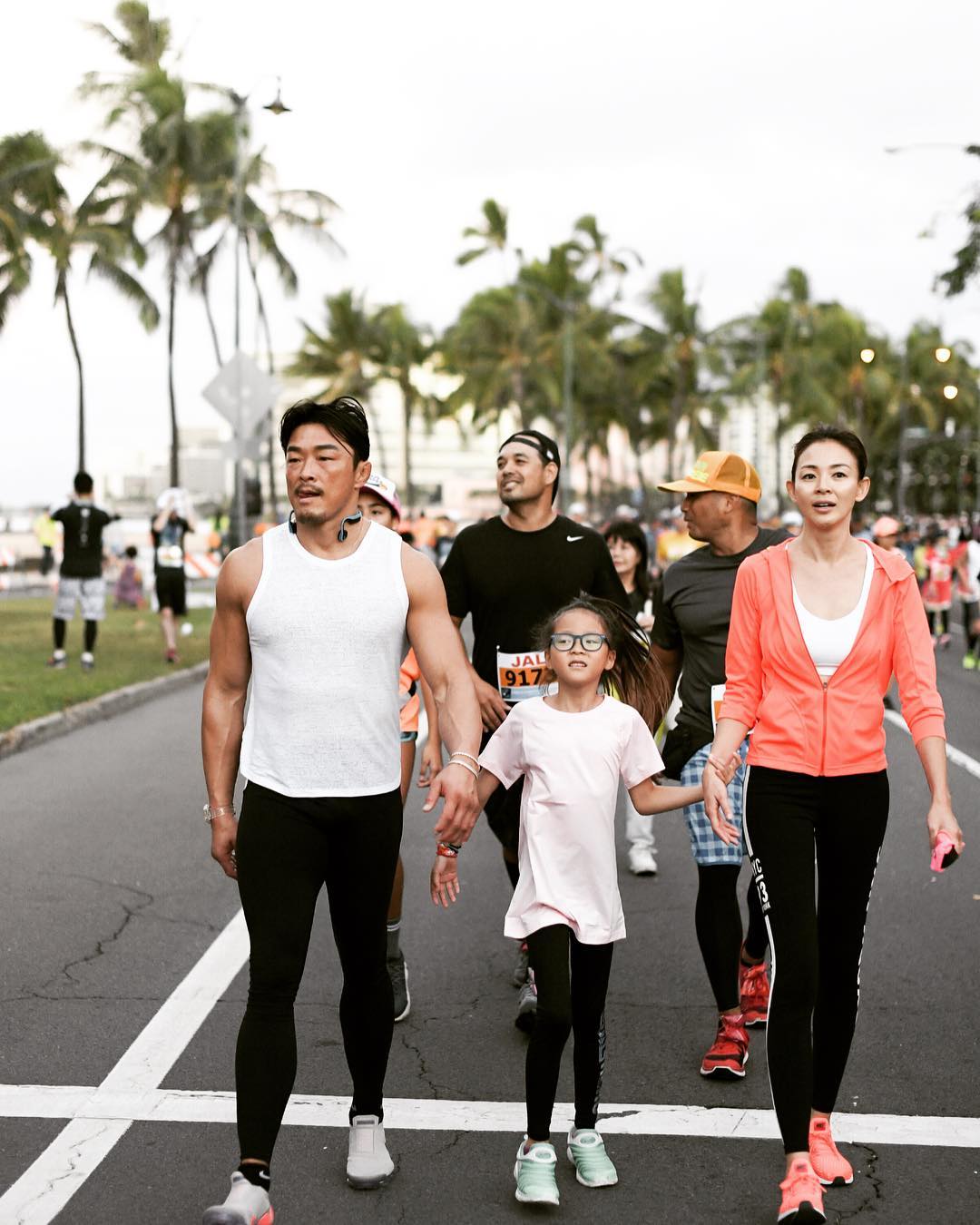 モデルのshihoが家族とホノルルマラソン10kmウォークを完走 Aloha Girl